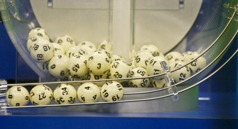 The winning Powerball numbers are shown after being drawn at the Florida Lottery studio in Tallahassee, Florida January 13, 2016.  REUTERS/Philip Sears