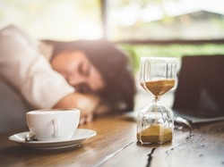 Drzemka mocy. Warunki, które trzeba spełnić, aby power nap naprawdę działał, a nie szkodził