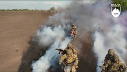 Ukraińska armia rusza do szturmu na motocyklach! Motokawaleria ze „Skały” pokazuje video.