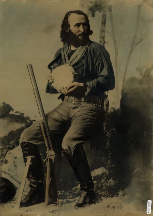 Portret Edwarda Schieffelina z ok.1880 r. Człowiek ten założył miasto Tombstone w stanie Arizona, które rozwijało się bardzo szybko dzięki pobliskiej kopalni srebra należącej właśnie do Schieffelina (domena publiczna).