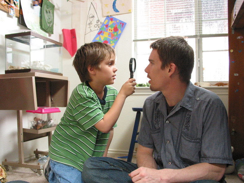 Ellar Coltrane i Ethan Hawke w filmie "Boyhood"