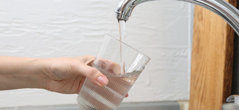 Skażona woda w kranach w powiecie puckim. Wszczęto dochodzenie, sprawa jest podejrzana