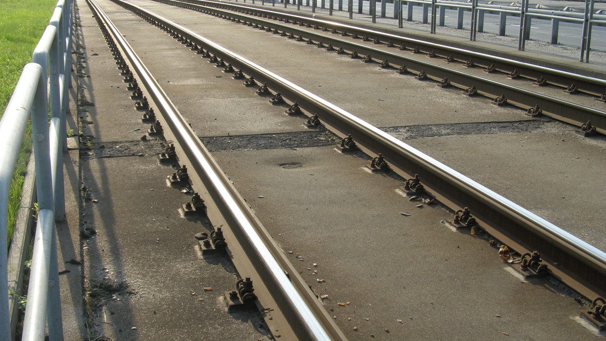 Od soboty 28 lutego tramwaje przestaną jeździć nowym, dolnym odcinkiem trasy Poznańskiego Szybkiego Tramwaju - wszystko przez odbudowę mostu Uniwersyteckiego. Swoje trasy zmienią także autobusy.