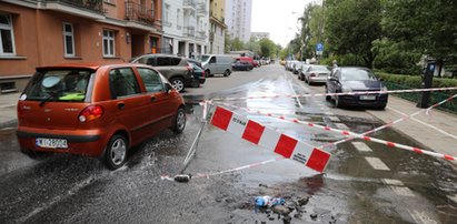 Woda zalała ulicę Górnośląską. Są utrudnienia w ruchu