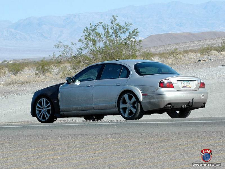 Zdjęcia szpiegowskie: Jaguar S-Type