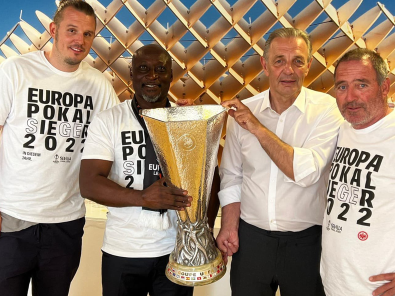 Eintracht Frankfurt present Europa League trophy to club legend Tony Yeboah