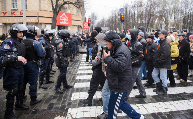 Rosyjska prasa: Ukraińskie władze wojują z własnym narodem