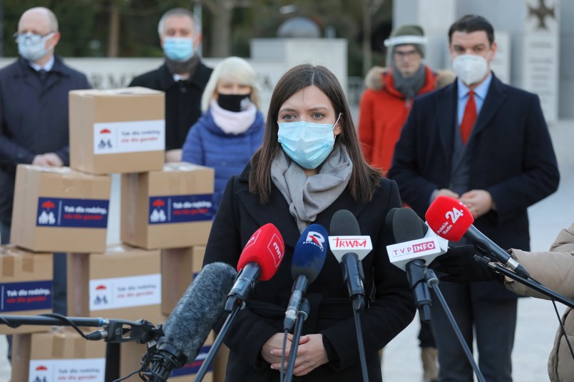 Dyrektor Centrum Prawa Międzynarodowego Instytutu Ordo Iuris Karolina Pawłowska podczas konferencji prasowej Komitetu Obywatelskiej Inicjatywy Ustawodawczej "Tak dla rodziny, nie dla gender" w Warszawie