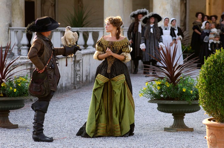 Alicja Bachleda-Curuś w roli księżnej Eleonory Lotaryńskiej