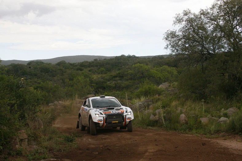 Rajd Dakar 2011: awans Hołowczyca (2.etap, wyniki, fot. Willy Weyens)