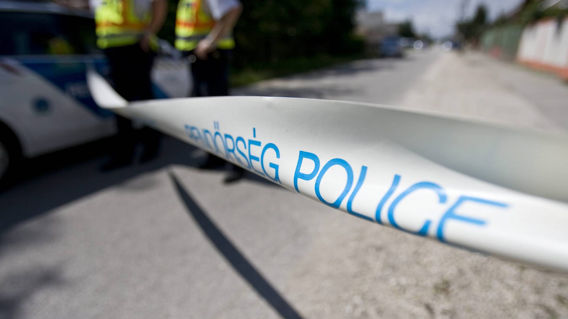 Lelőttek egy késsel rájuk támadó férfit az újpesti rendőrök