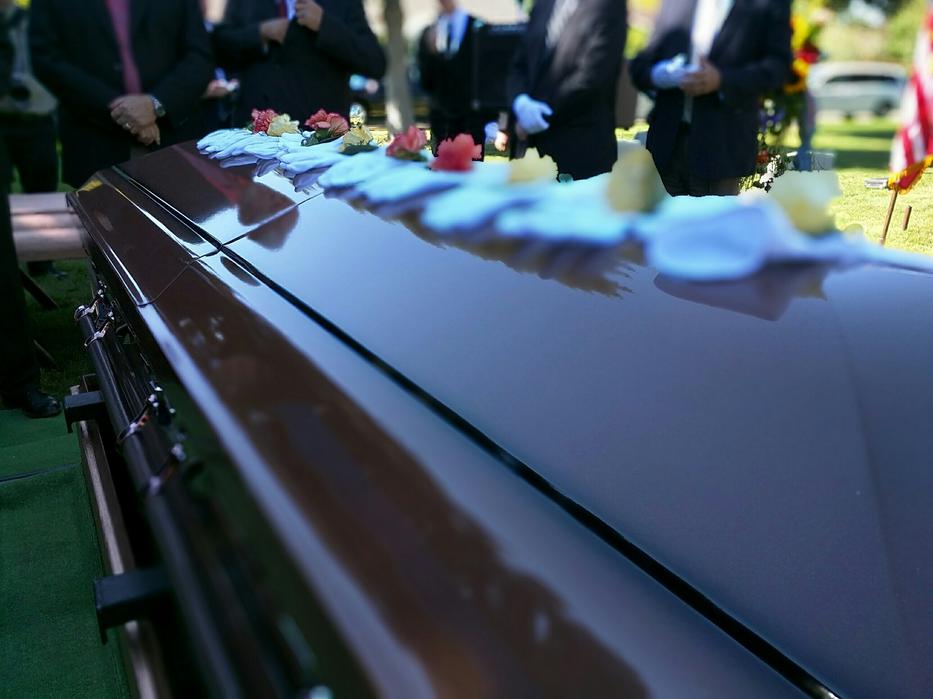 Elképesztő dolgot tett a temetésen ez a férfi. Fotó: Getty Images