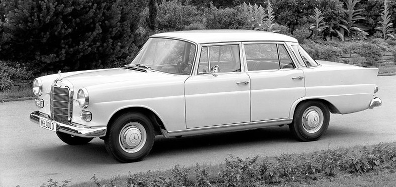 Mercedes-Benz E: historia gwiazdy klasy średniej wyższej (250 fotografii)