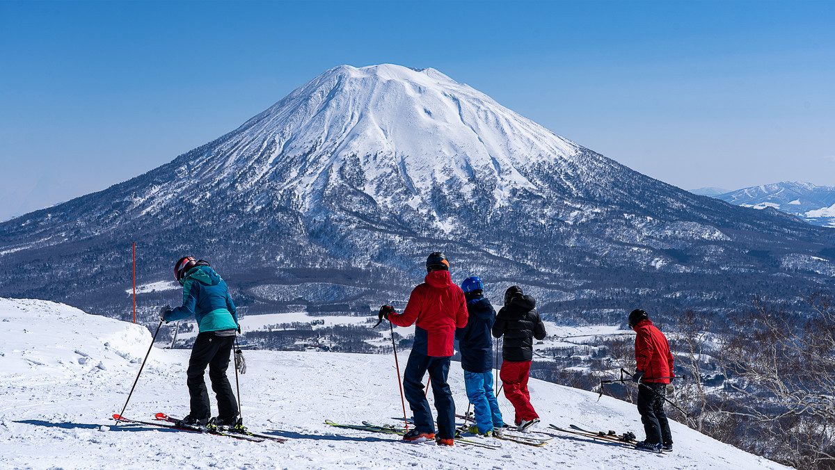 Jak się jeździ na nartach w Japonii? Wspaniały śnieg i prymitywne wyciągi