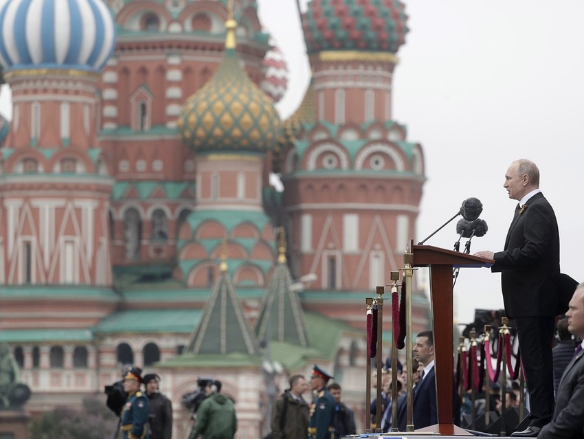 Nije mu lako palo odlaganje parade - Vladimir Putin (foto: sa prošlogodišnje proslave)