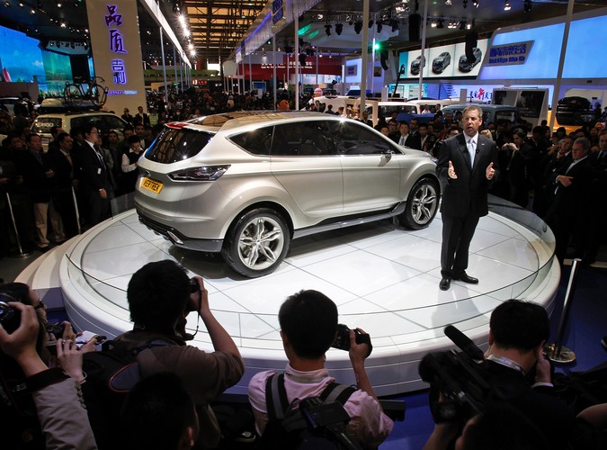 Salon samochodowy w Szanghaju... Jest na czym zawiesić oko :)