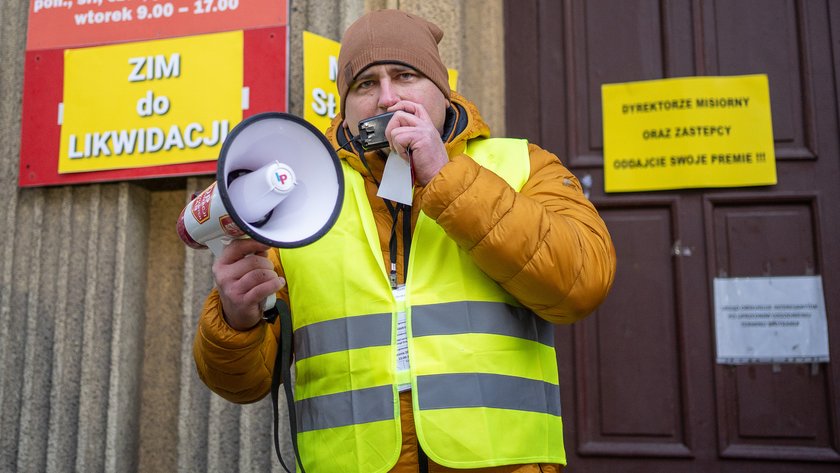 Happening grupy kierowców. Mówią: mamy dość dziurawej Łodzi