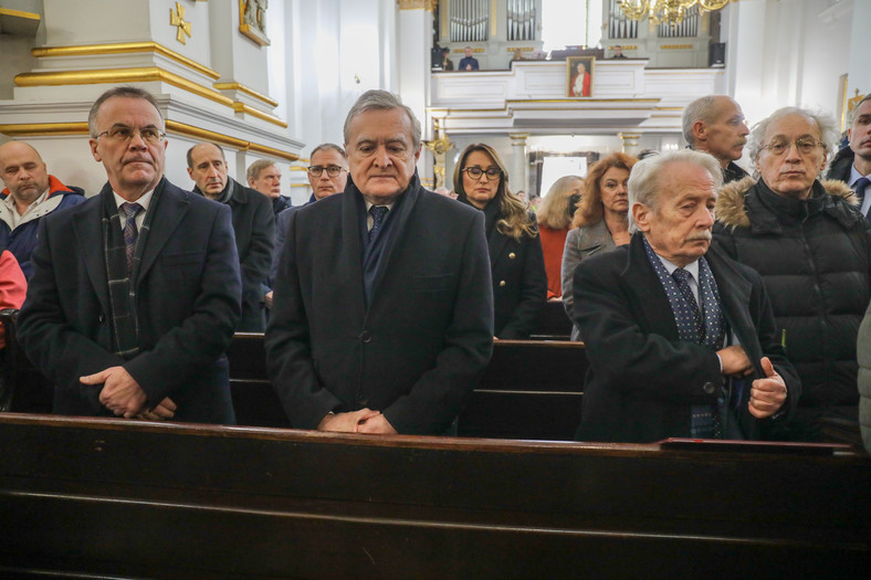 Jarosław Sellin, Piotr Gliński i Tadeusz Deszkiewicz na pogrzebie Emiliana Kamińskiego