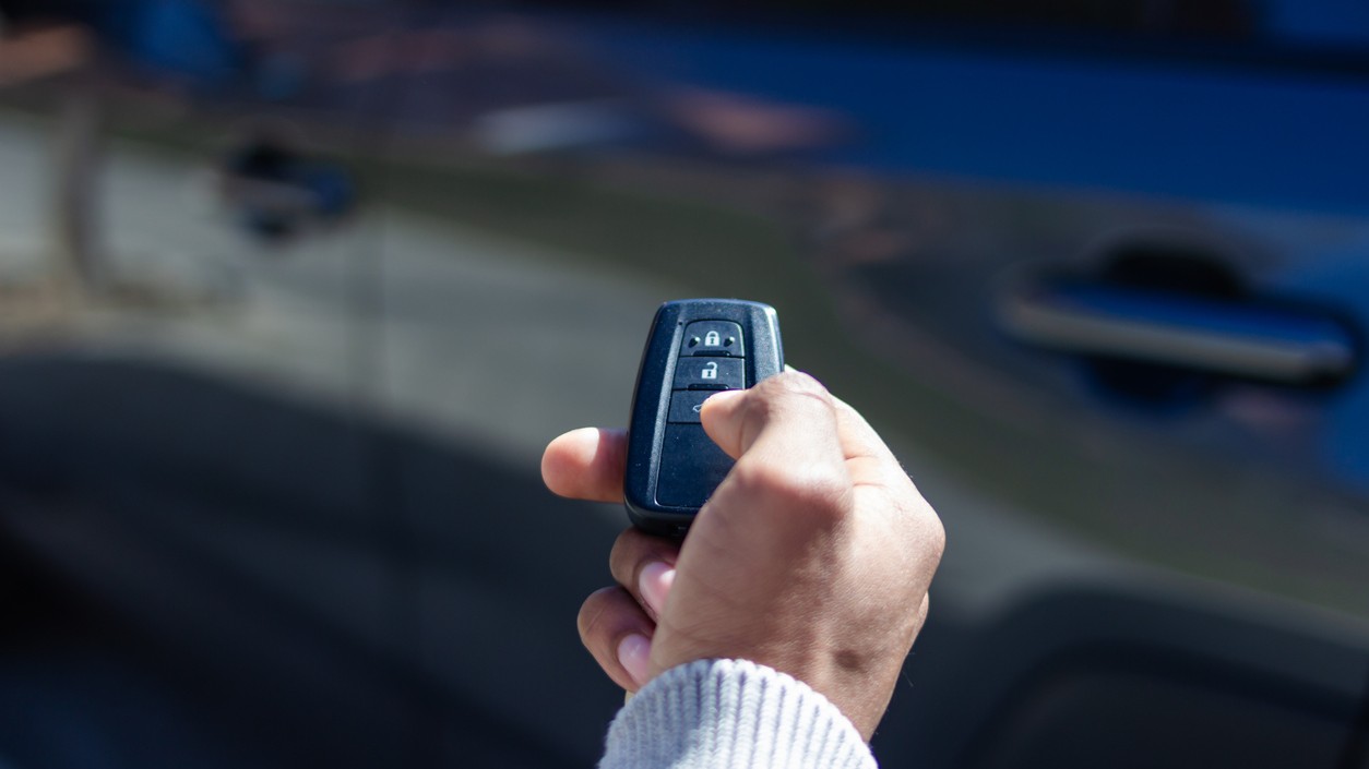 Aká je skrytá funkcia kľúča od auta?