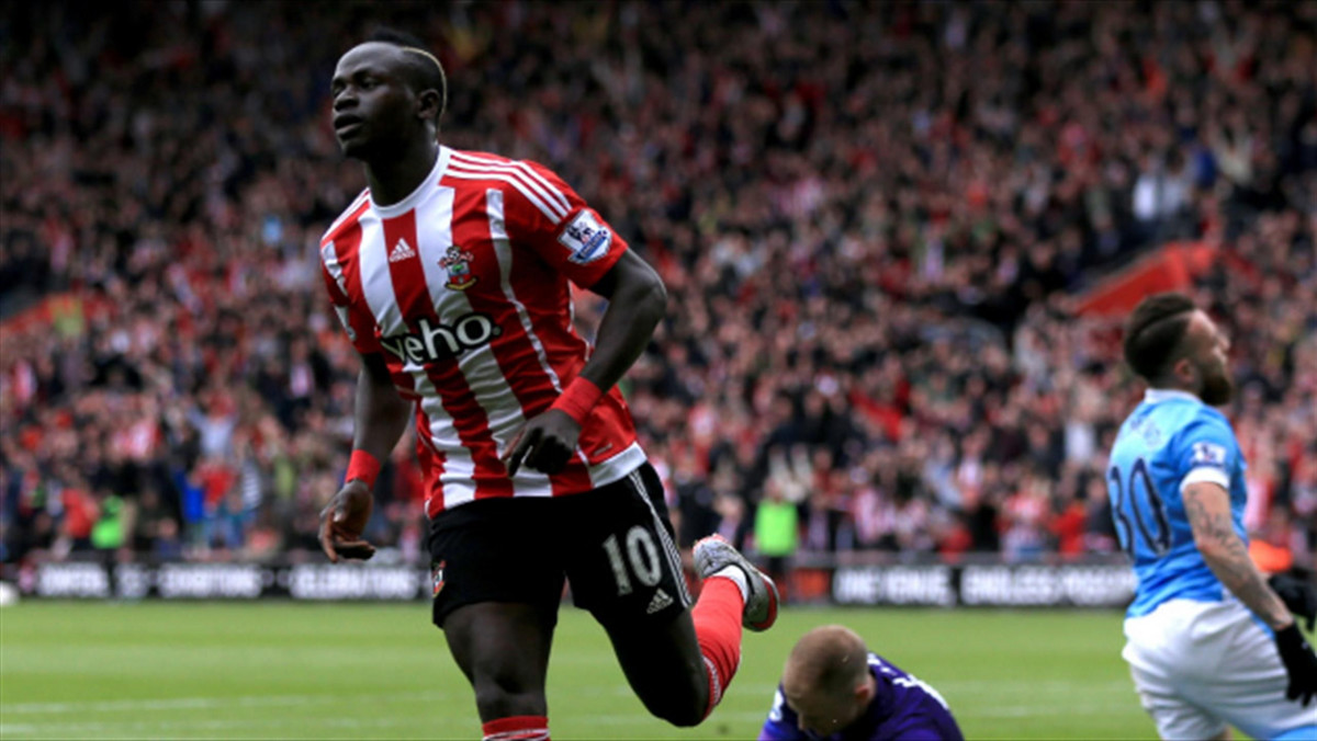 Southampton pokonał na własnym boisku Manchester City 4:2. Znakomitą formą strzelecką błysnął Sadio Mane, który trzykrotnie znalazł sposób na pokonanie Joe Harta.