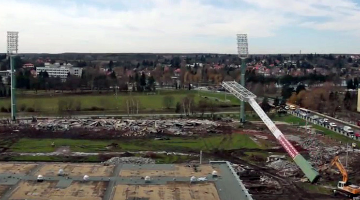 Szenzációs felvétel a stadion bontásáról / Fotó: Nyugat.hu