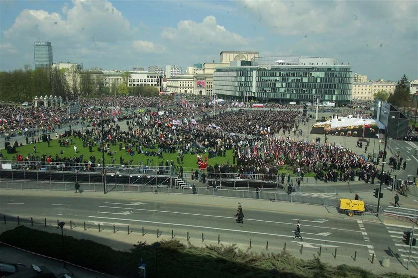 plac Piłsudksiego, żałoba, Warszawa, katastrofa, śmierć prezydenta, Lech Kaczyński, msza