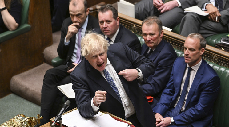 A döntés hétfő estére születik meg / Fotó: MTI/AP/Brit parlament/Jessica Taylor