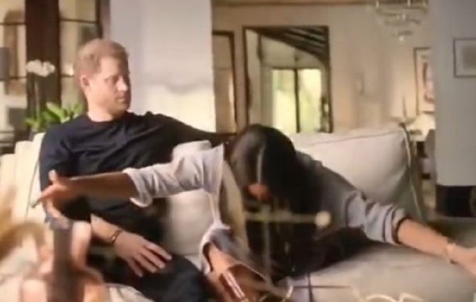 Princ Hari i Megan Markl, ovakoje vojvotkinja predstavila način na koji je pozdravila Elizabetu II, kadar iz serije "Hari i Megan" pokrenuo lavinu kritika