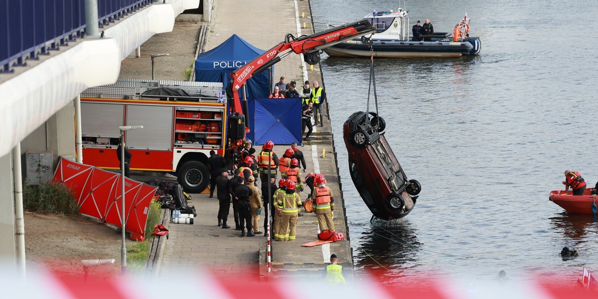 Szczecin. Auto wpadło do Odry.