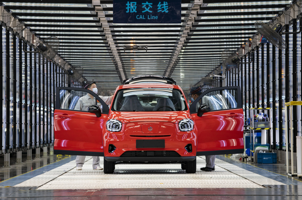 Elektryczne samochody z Chin płyną do Europy. Czy marka pojawi się również w Polsce?