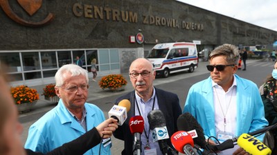 Konferencja prasowa przed Centrum Zdrowia Dziecka w Warszawie