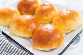 BRZE LEPINJICE, meke i slasne, spremne za 15 minuta: Recept za mirisno pecivo od samo 5 sastojaka