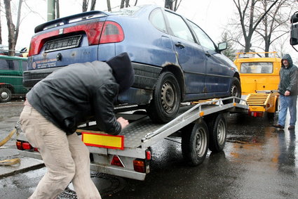 Polacy sprowadzają coraz więcej używanych samochodów