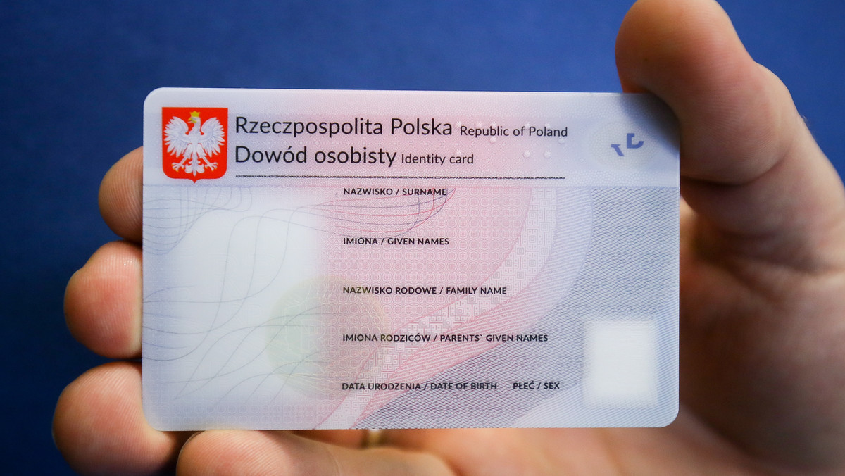 W ciągu najbliższych 10 lat ponad 30 mln Polaków otrzyma nowe dowody osobiste - wynika z danych Polskiej Wytwórni Papierów Wartościowych, która odpowiada za wytwarzanie najważniejszych dokumentów tożsamości.