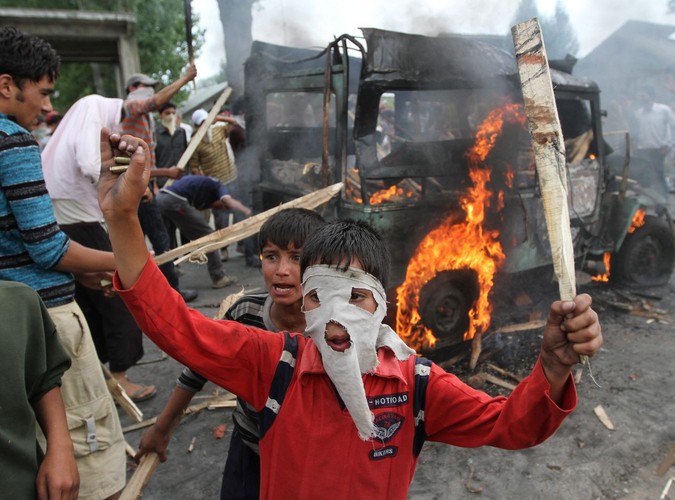Gwałtowne demonstracje w spornym Kaszmirze