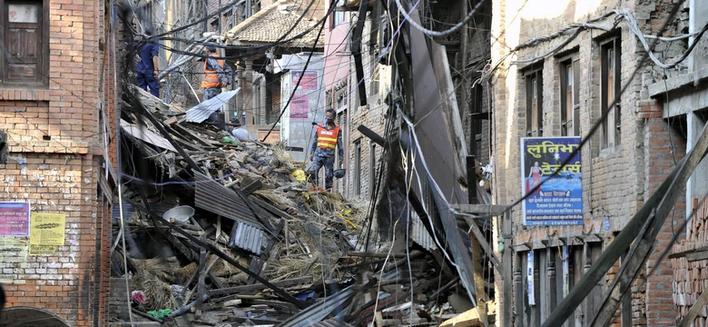 Premier Nepalu: liczba zabitych w trzęsieniu ziemi może sięgnąć 10 tysięcy