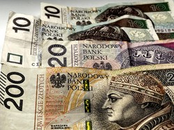 240 zł rząd przeleje na konta Polaków do 15 kwietnia 2025! Dla kogo premia od państwa?