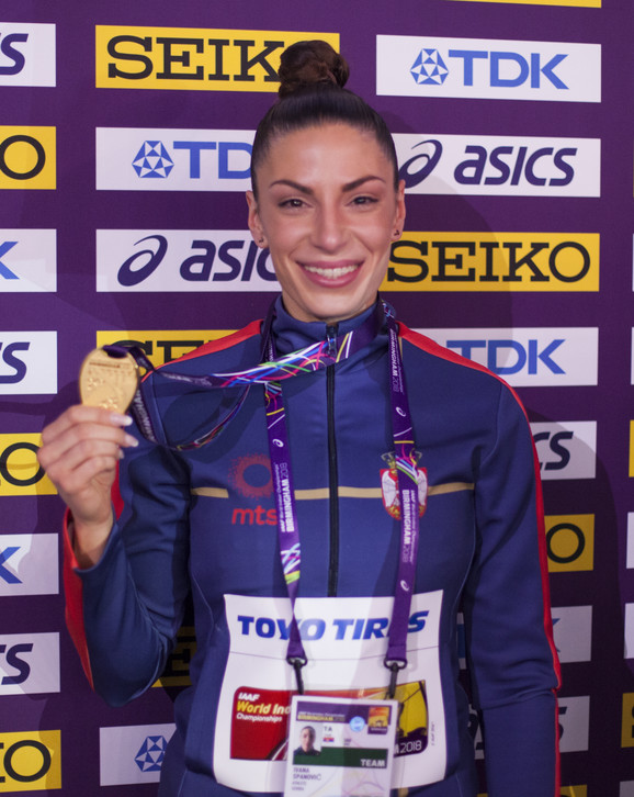 Ivana Španović sa svetskim zlatom iz Birmingema