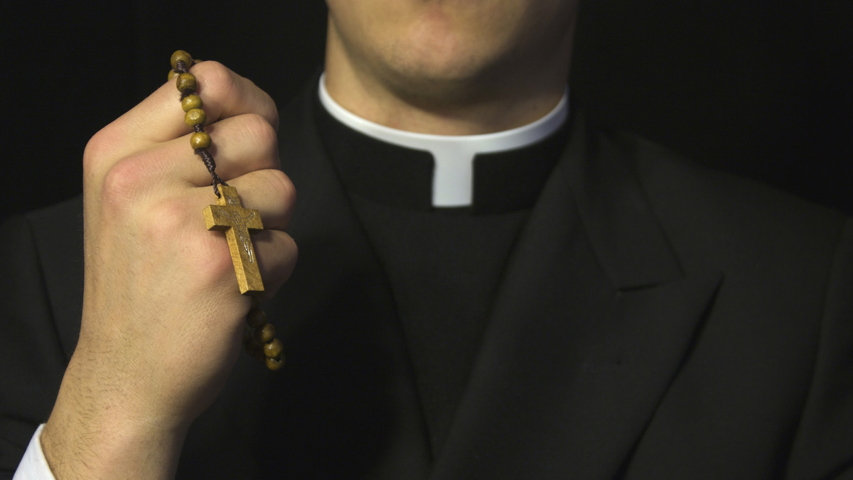 Debata wokół stanowiska Watykanu wobec księży gejów nie cichnie. W poniedziałek wyszło na jaw, że duchowni o homoseksualnych skłonnościach są wysyłani na "leczenie" do klasztoru.