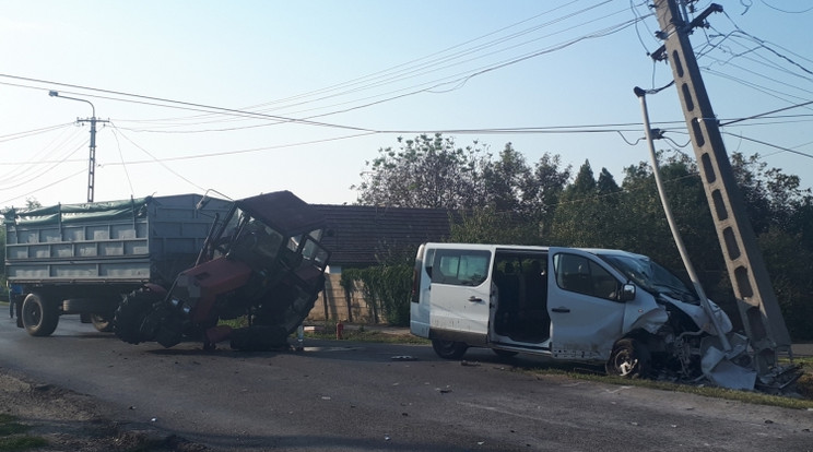 A balesetben többen megsérültek /Fotó: police.hu