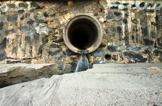 Spółkom miejskim grożą milionowe kary za zrzuty ścieków do rzek