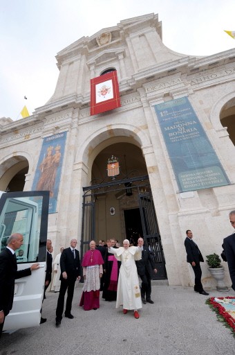 ITALY-POPE-CAGLIARI