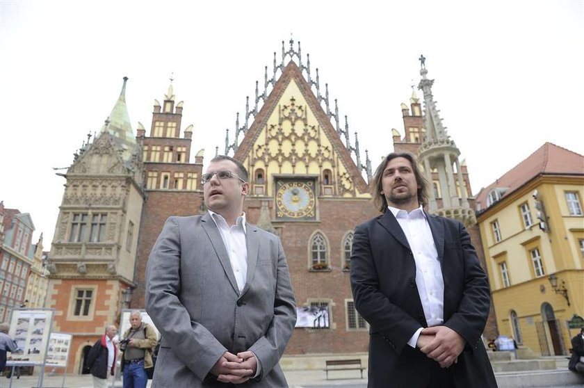 Agent Tomek uwiódł policjantów. Mandatu nie było. FOTO 