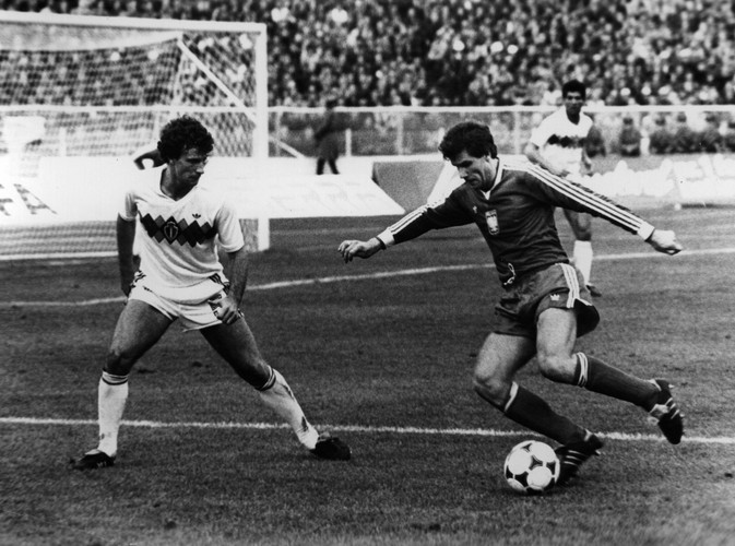 Włodzimerz Smolarek w meczu z Belgią w Chorzowie w 1985 roku (0:0)