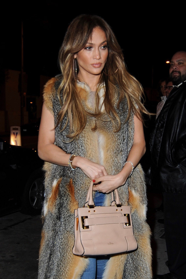 Jennifer Lopez lansuje prawdziwe futra. Popieracie to?
