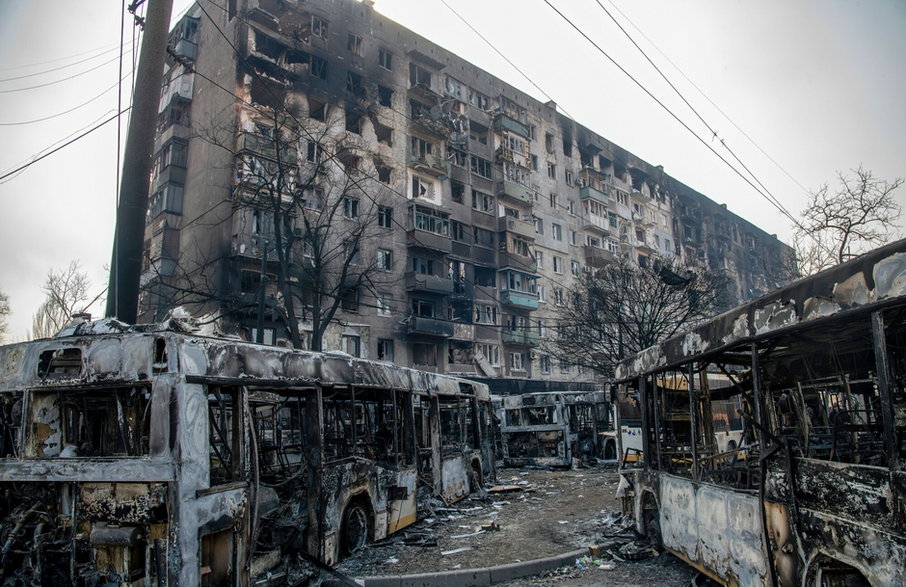 Wiele miejsc w Mariupolu jest doszczętnie zniszczonych