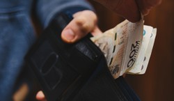 8 dodatków dla emerytów i rencistów w 2025 r. Senior może dostać od 17,46 zł do 1333,24 zł