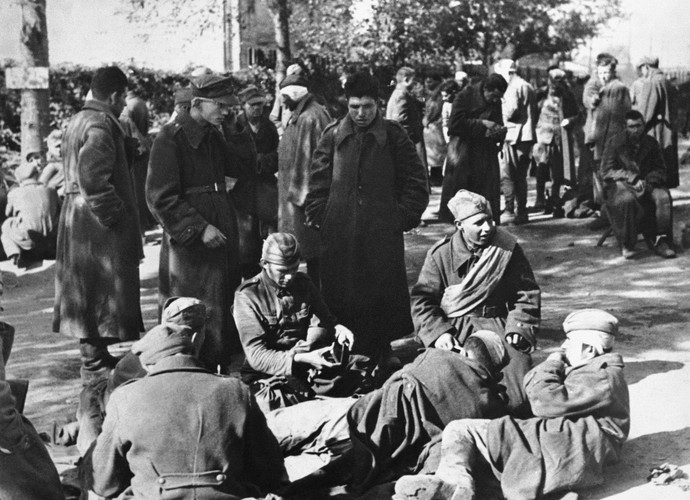 Powstanie Warszawskie na archiwalnej fotografii