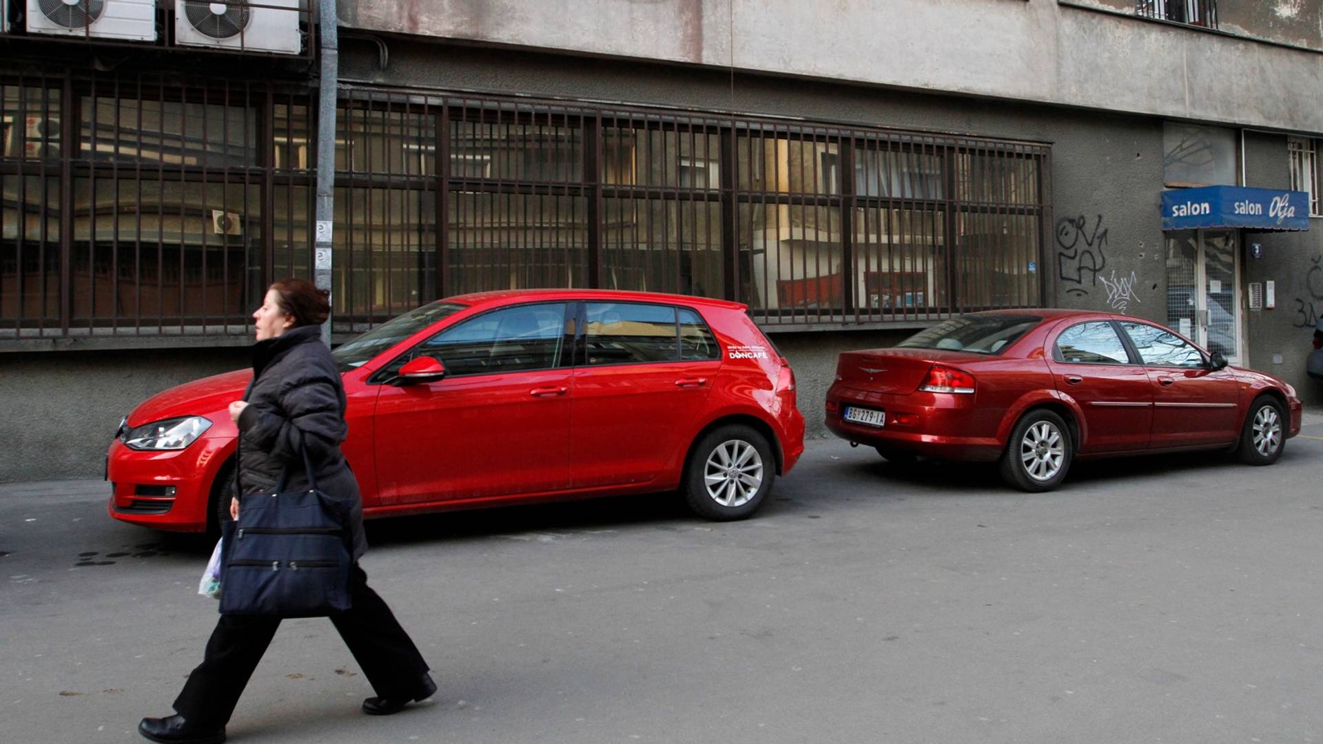 Lik se bahato parkirao na Dorćolu – dočekala ga je carska poruka na kolima