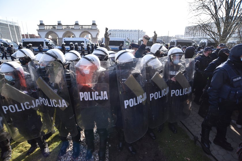 Tak policja przygotowała się na obchody 11. rocznicy katastrofy smoleńskiej